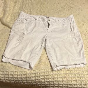 Comfy White Bermuda Shorts